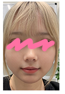 目元を隠した登録女性の写真