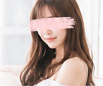 目元を隠した女性のイメージ